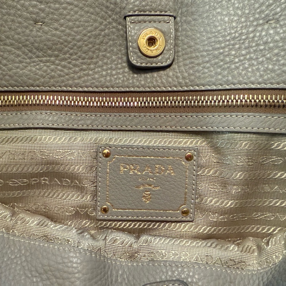 🎉HP🎉Prada Vitello Daino Tote/Satchel Handbag in Argilla Gray - Picture 8 of 16